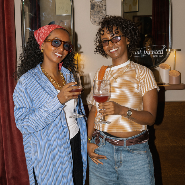 5_718ad1e9-0ed1-4504-b0d7-0cf3cf3f68c1-Astrid & Miyu