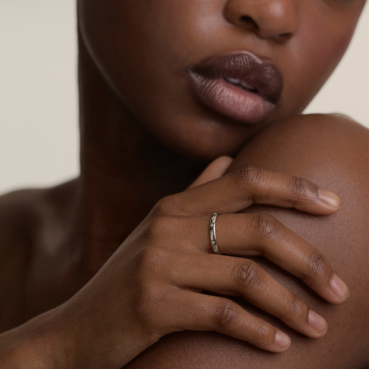 Cosmic Star Band Ring in Silver-Astrid & Miyu