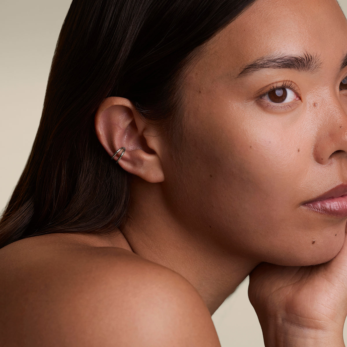 Illusion Essential Ear Cuff in Silver-Astrid & Miyu