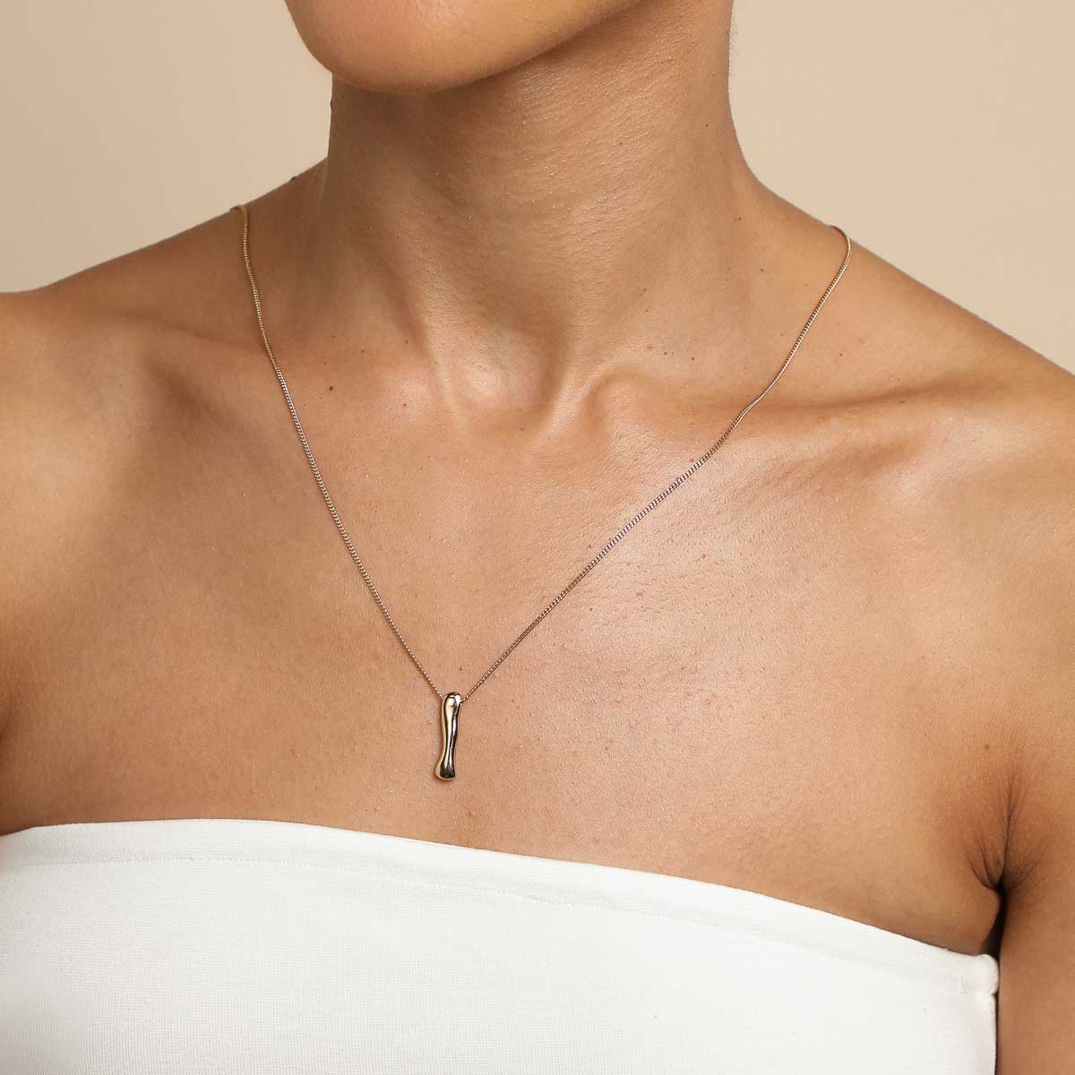 18k Gold Plated Jewellery - I Initial Bold Pendant Necklace in Gold - Pendant Necklace - Astrid & Miyu