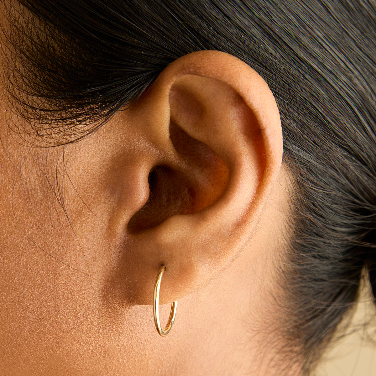 Earrings - Staple Hoops in Solid Gold - Hoop Earrings - Astrid & Miyu