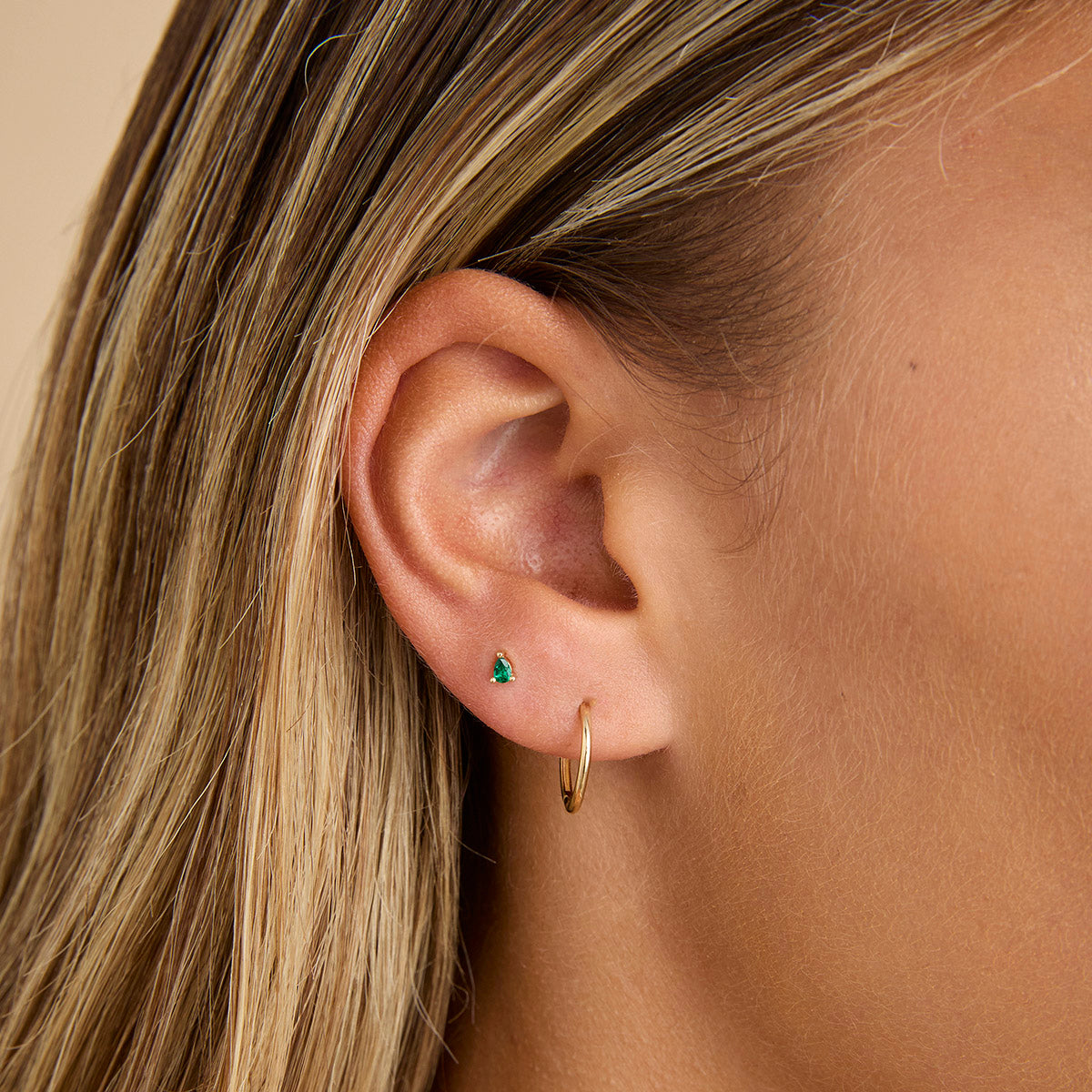 Flat Back Labret Studs - Emerald Pear Piercing Stud in Solid Gold - Piercing Stud - Astrid & Miyu