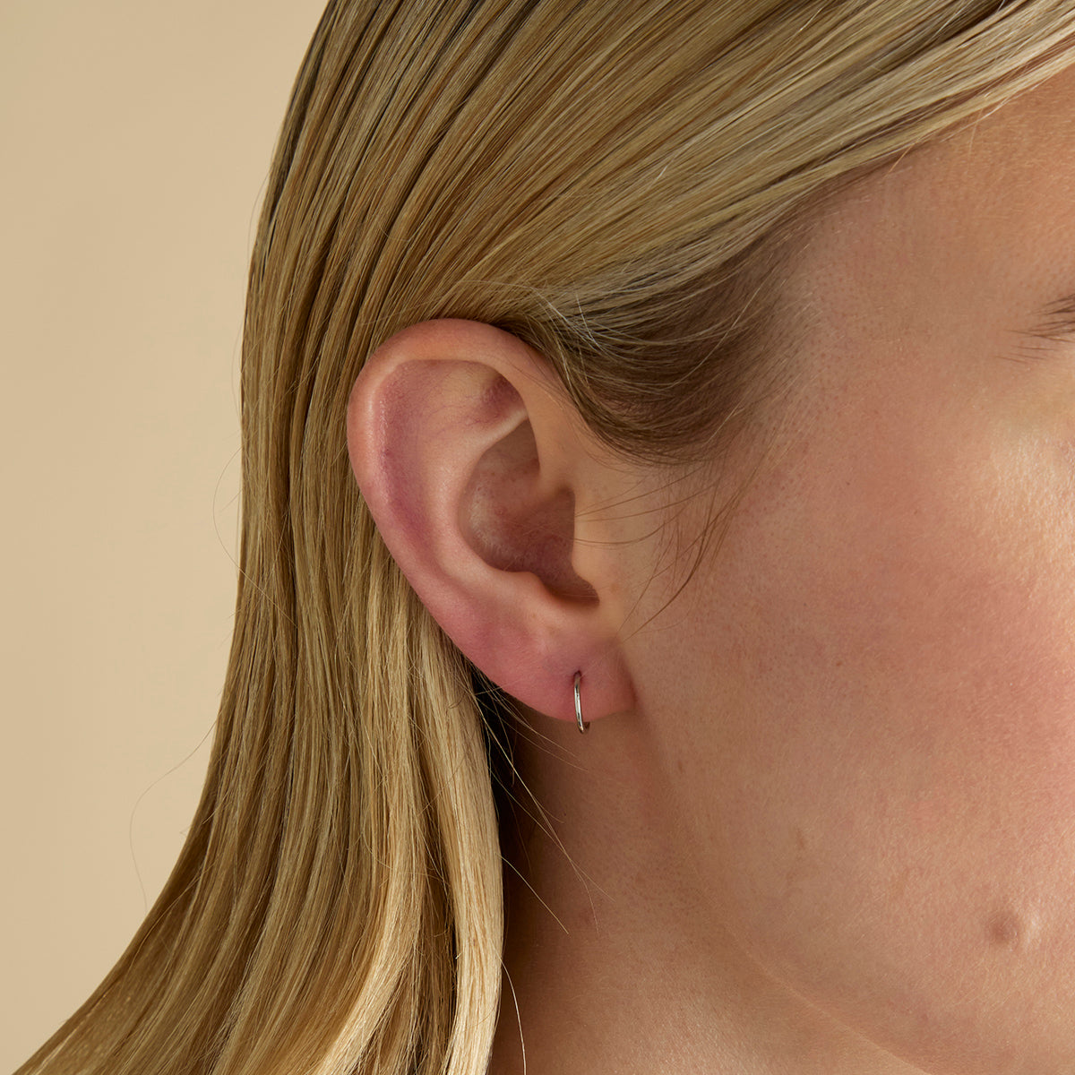 Daith Piercing Jewellery - Seamless Titanium Piercing Hoop in Platinum - Piercing Hoop - Astrid & Miyu