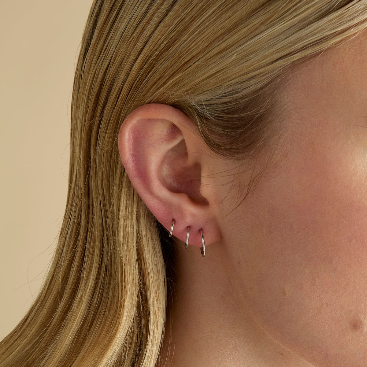 Daith Piercing Jewellery - Seamless Titanium Piercing Hoop in Platinum - Piercing Hoop - Astrid & Miyu