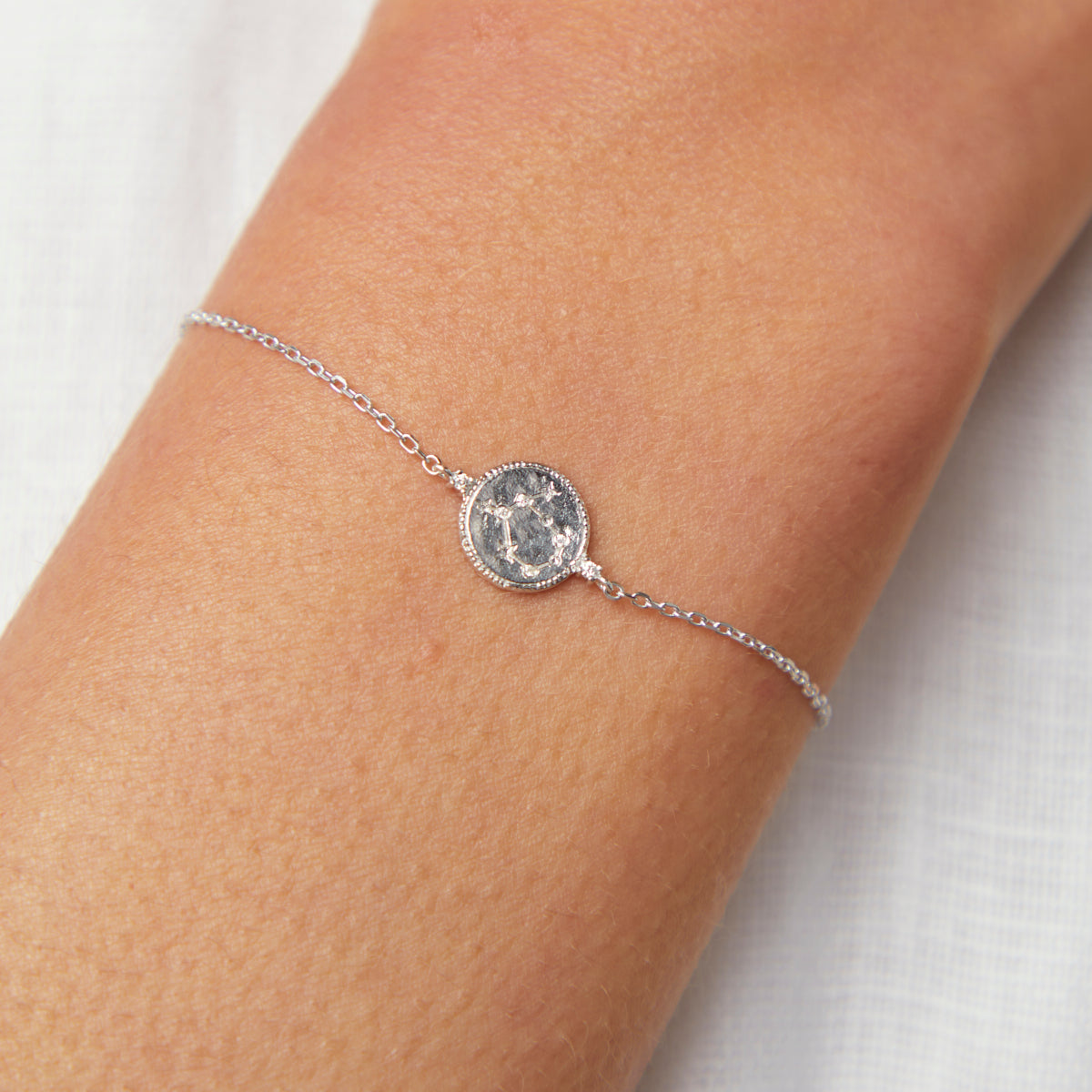Bracelets - Gemini Zodiac Bracelet in Silver - Zodiac - Astrid & Miyu