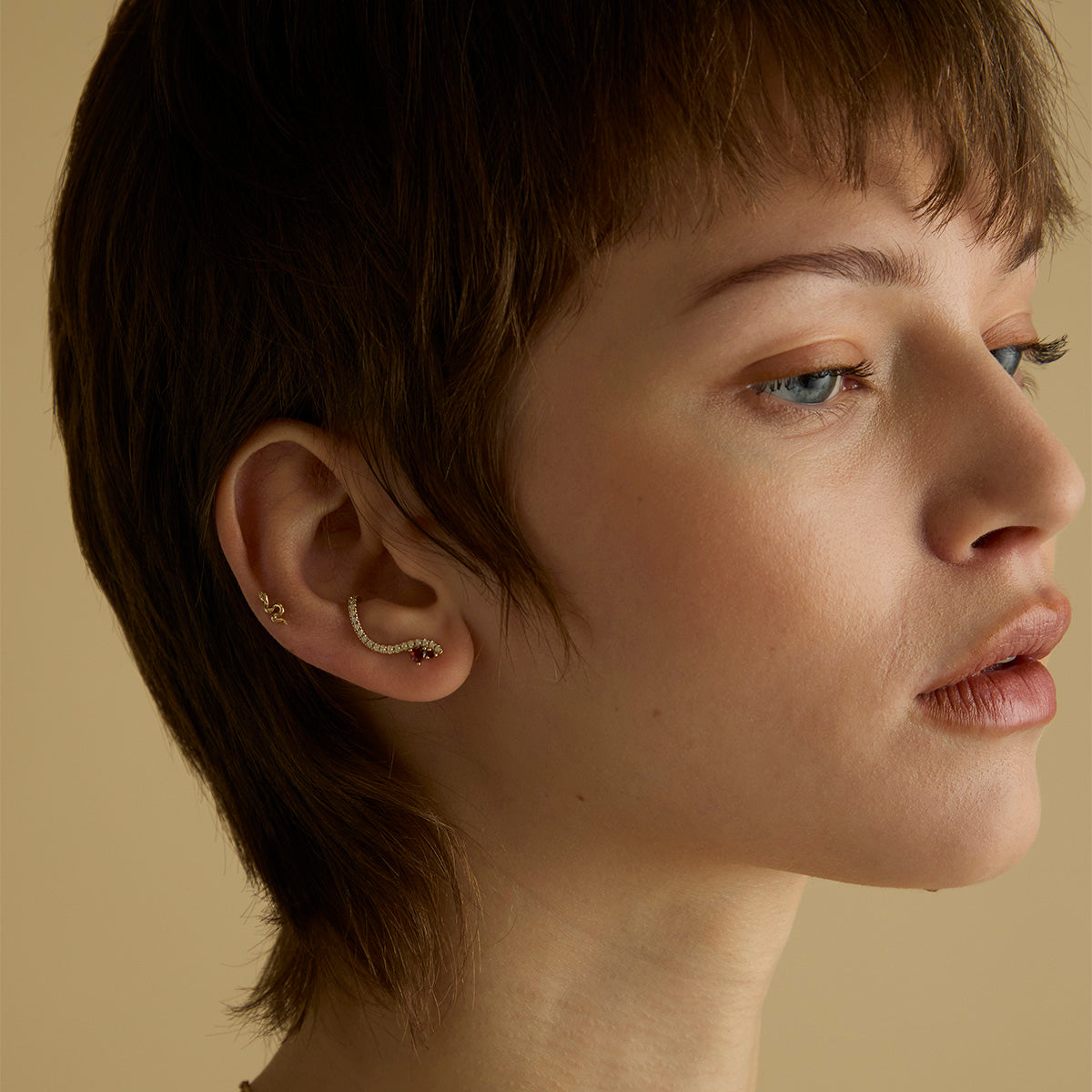 April White Topaz - Snake Piercing Stud in Solid Gold - Piercing Stud - Astrid & Miyu
