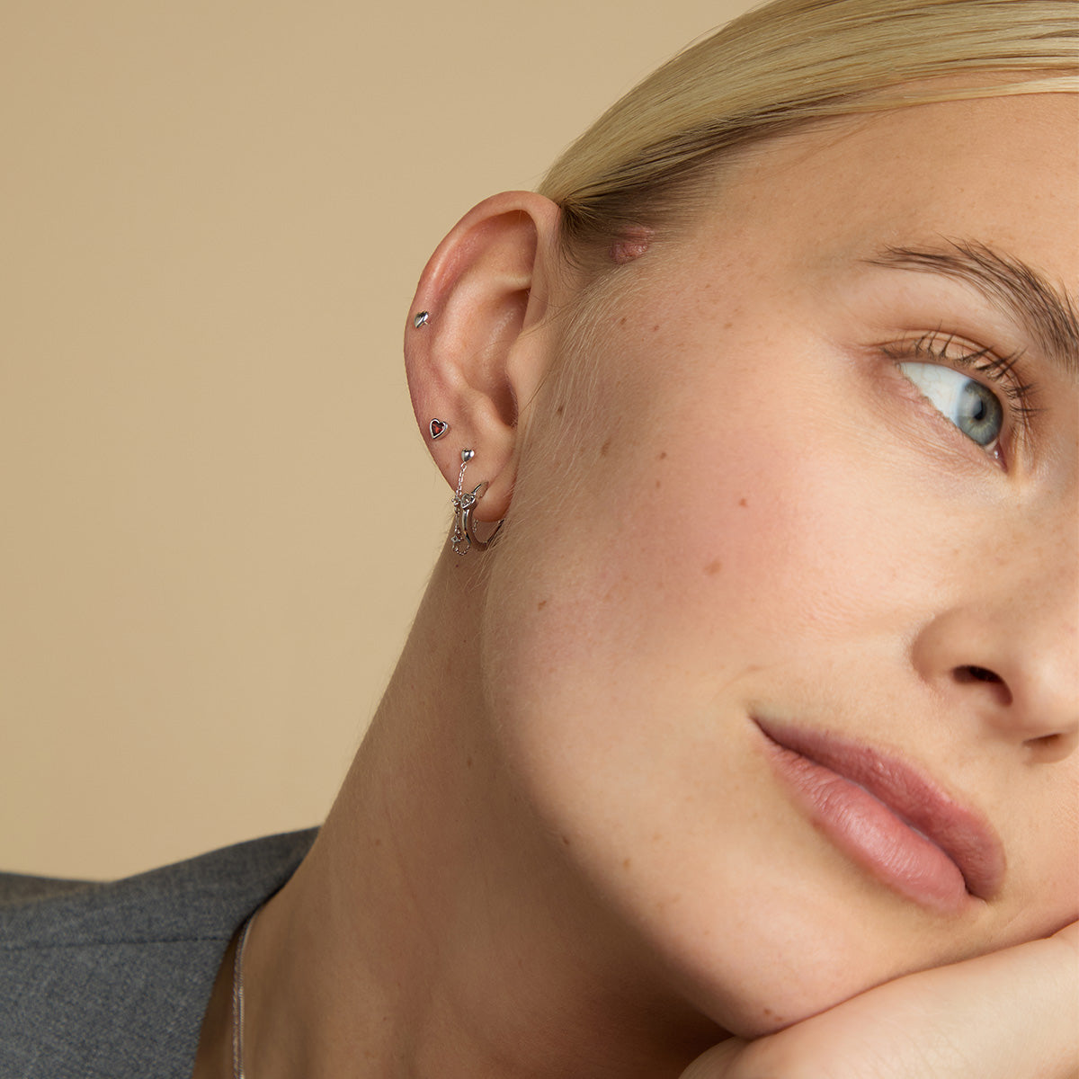 Earrings - Heart Topaz Chain Studs in Solid White Gold - Stud Earrings - Astrid & Miyu