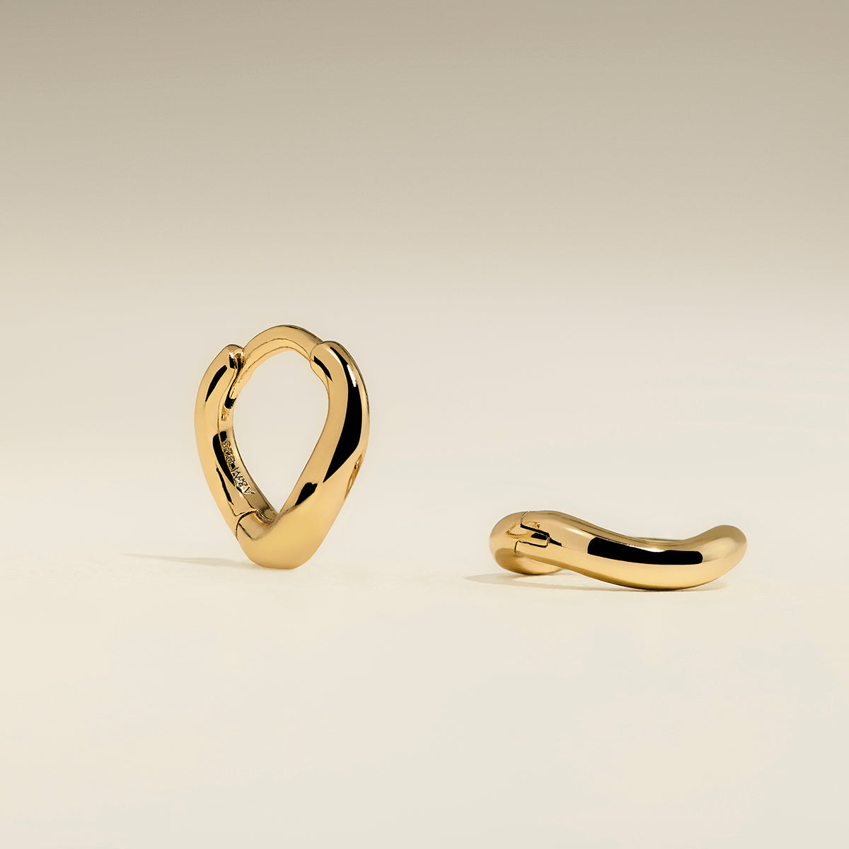 Wave Huggies in Gold-Astrid & Miyu