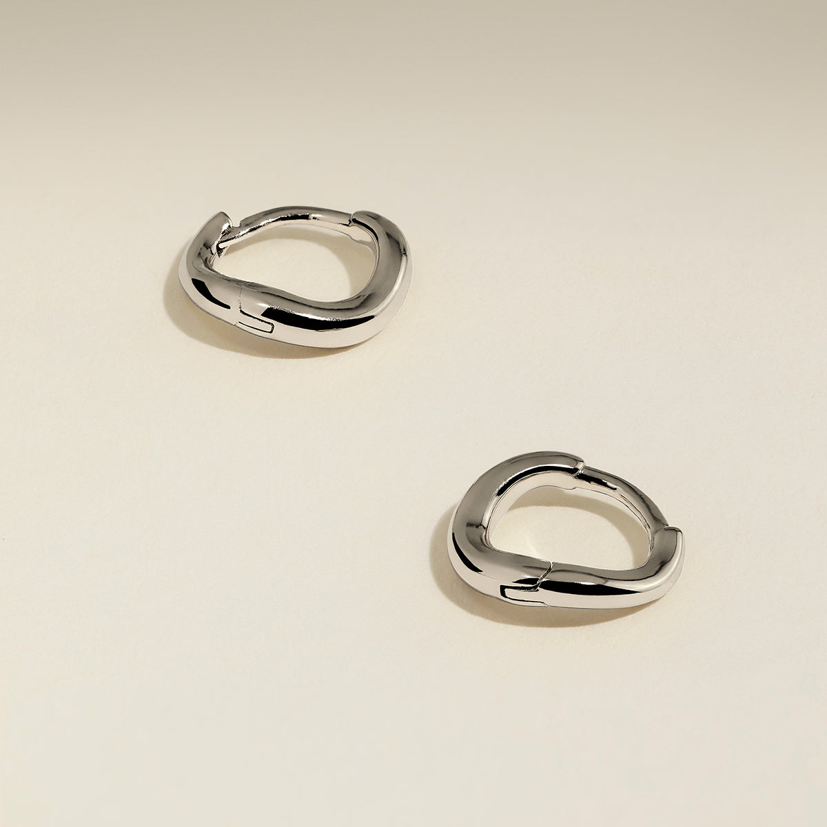 Wave Huggies in Silver-Astrid & Miyu