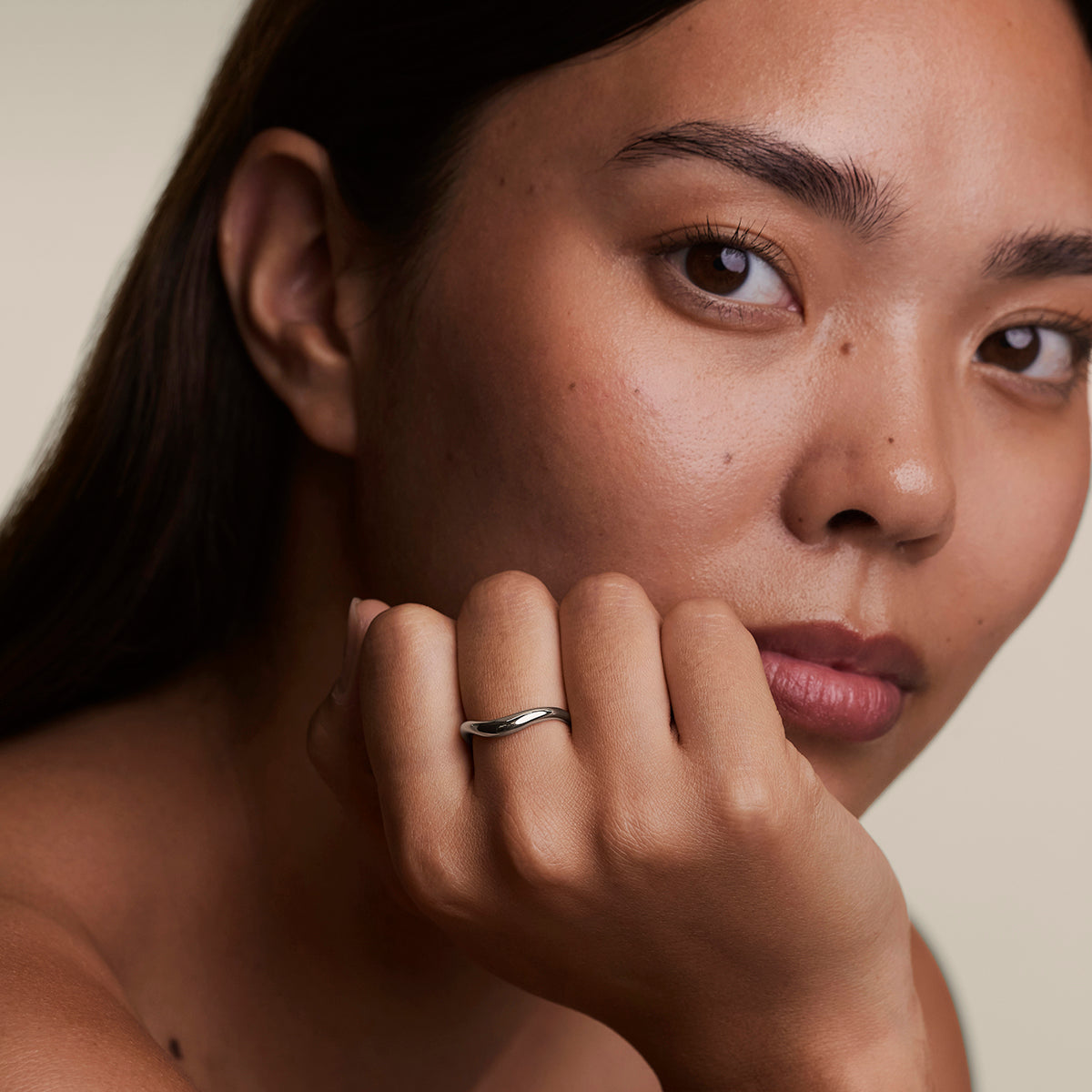 Wave Ring in Silver-Astrid & Miyu