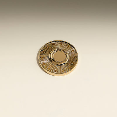 AM26-ADV-GFT-COIN-S_1-Astrid & Miyu