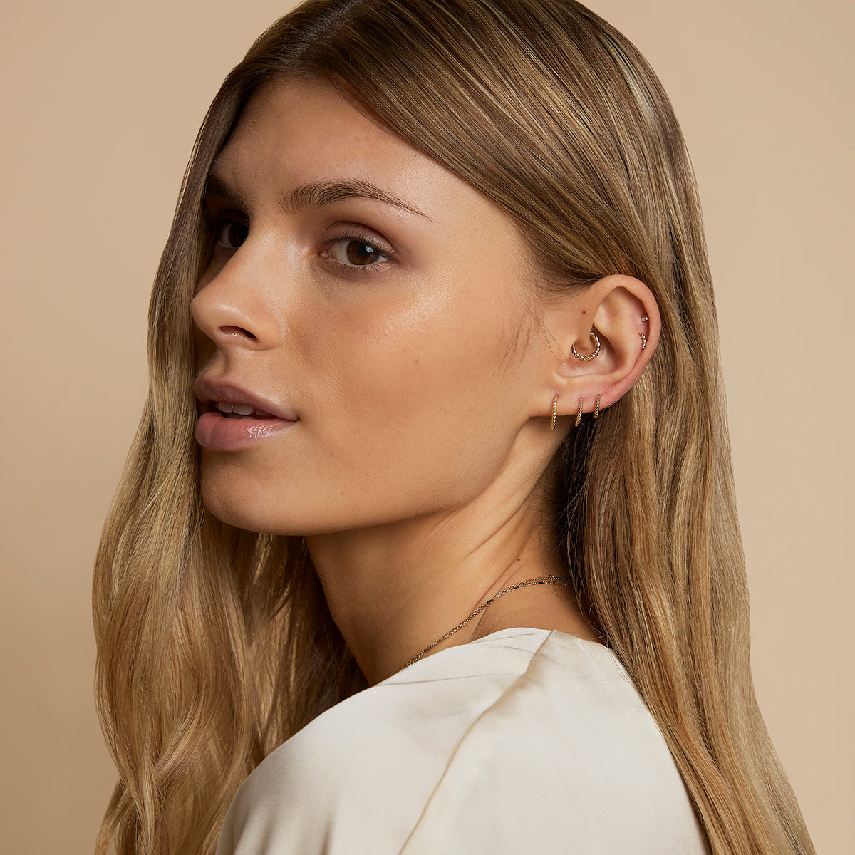 Twisted Rope Seamless Hoop in Solid Gold-Astrid & Miyu