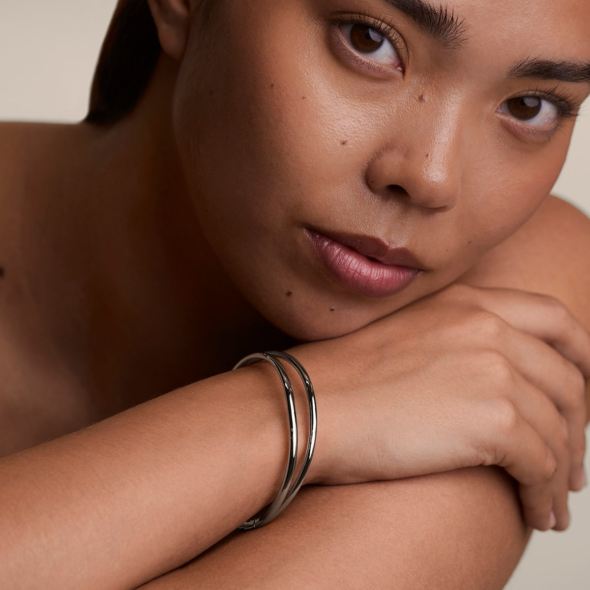Crossover Illusion Bangle in Silver-Astrid & Miyu