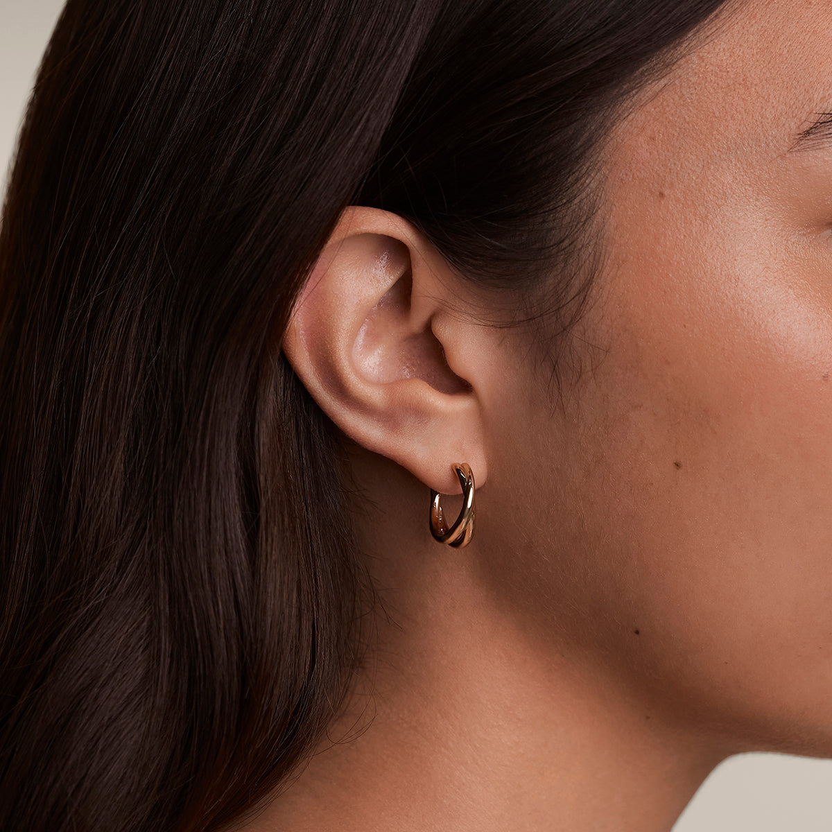Crossover Illusion Hoops in Gold-Astrid & Miyu