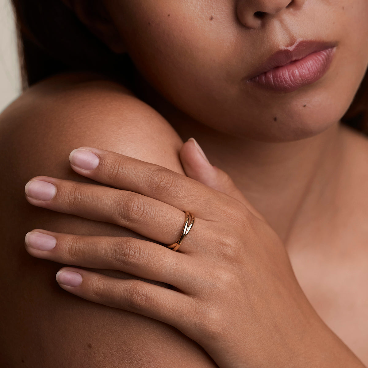 Crossover Illusion Band Ring in Gold-Astrid & Miyu