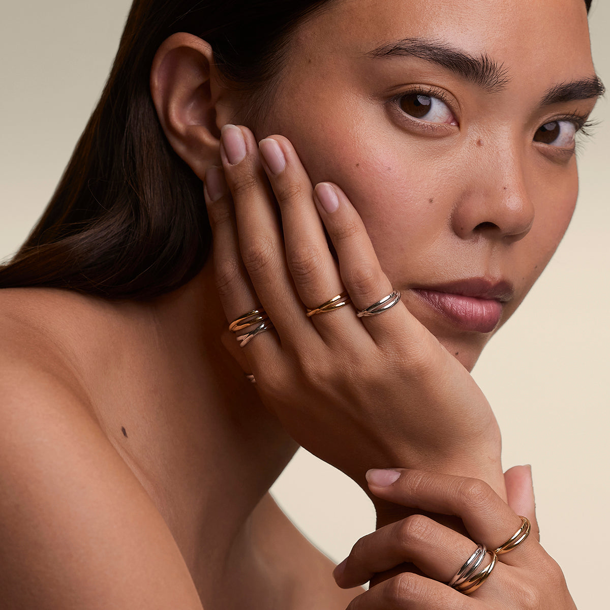 Crossover Illusion Band Ring in Silver-Astrid & Miyu