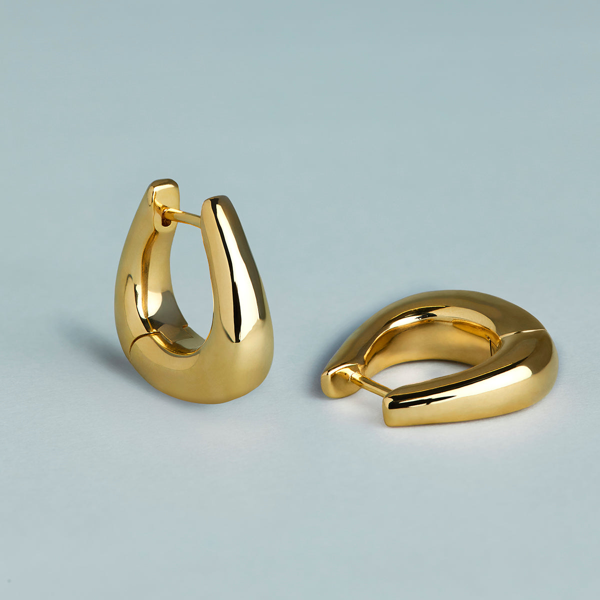 Saddle Medium Hoops in Gold-Astrid & Miyu