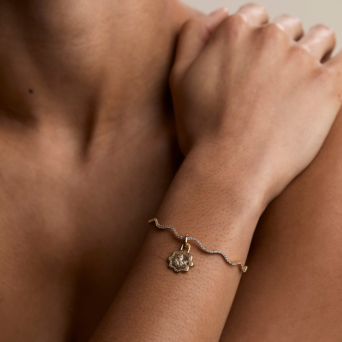 Scalloped Coin Clip Charm in Gold-Astrid & Miyu