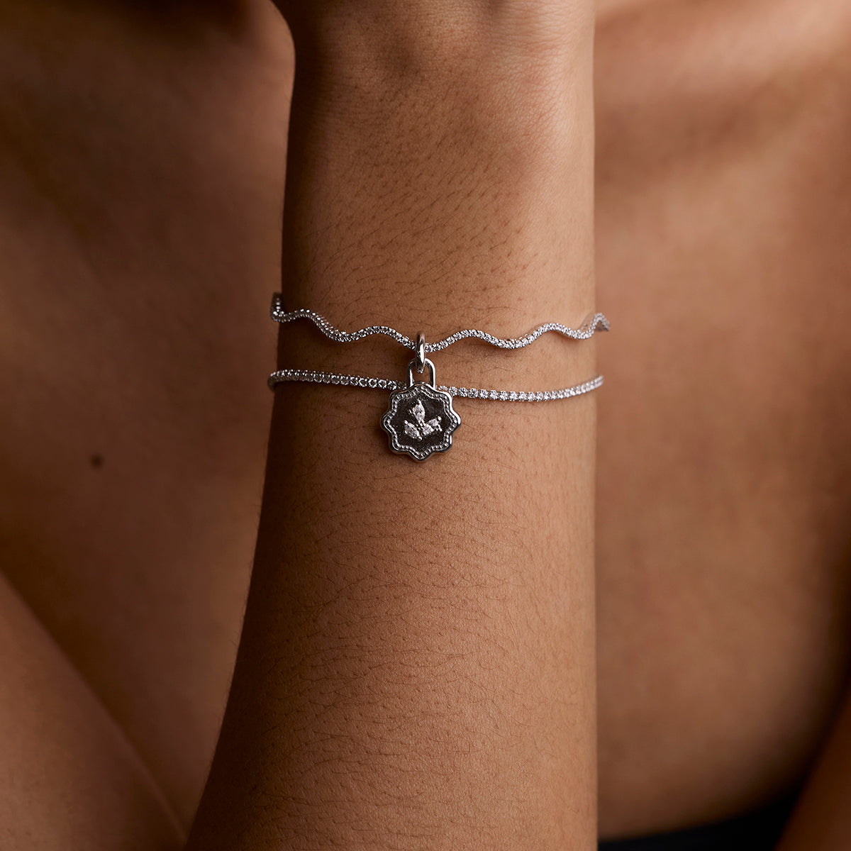 Scalloped Coin Clip Charm in Silver-Astrid & Miyu