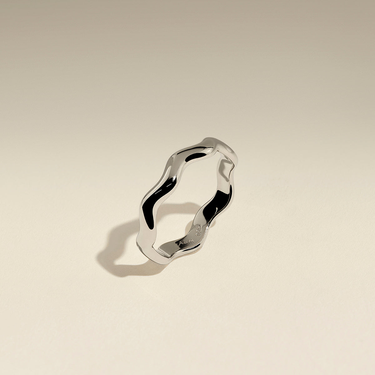 Scalloped Band Ring in Silver-Astrid & Miyu
