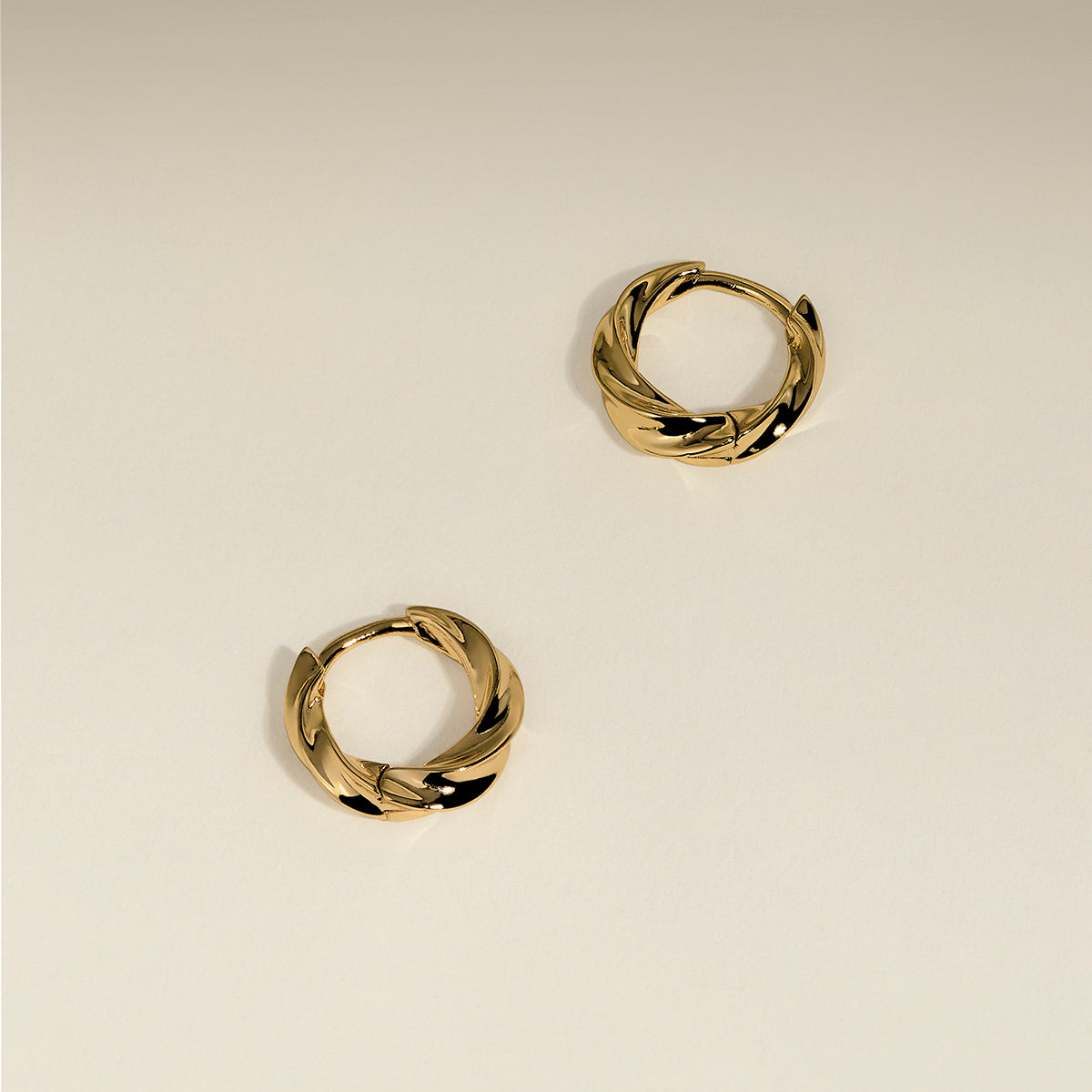 Cosmic Twist Huggies in Gold-Astrid & Miyu