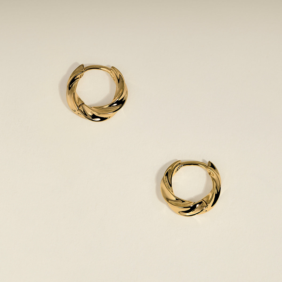 Cosmic Twist Huggies in Gold-Astrid & Miyu