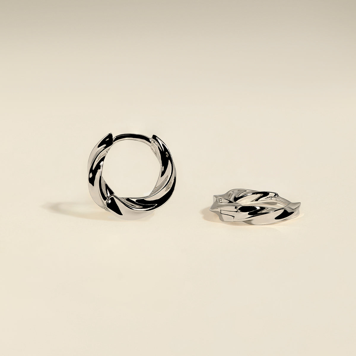 Cosmic Twist Huggies in Silver-Astrid & Miyu
