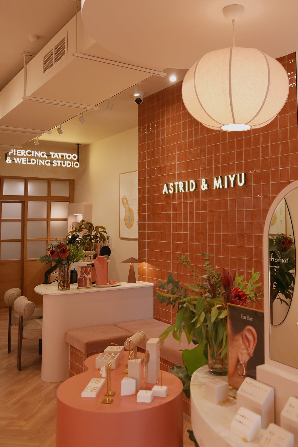 Cosy_Ambience_1_b86282c4-cca5-4187-a03c-d8eb1baddb59-Astrid & Miyu