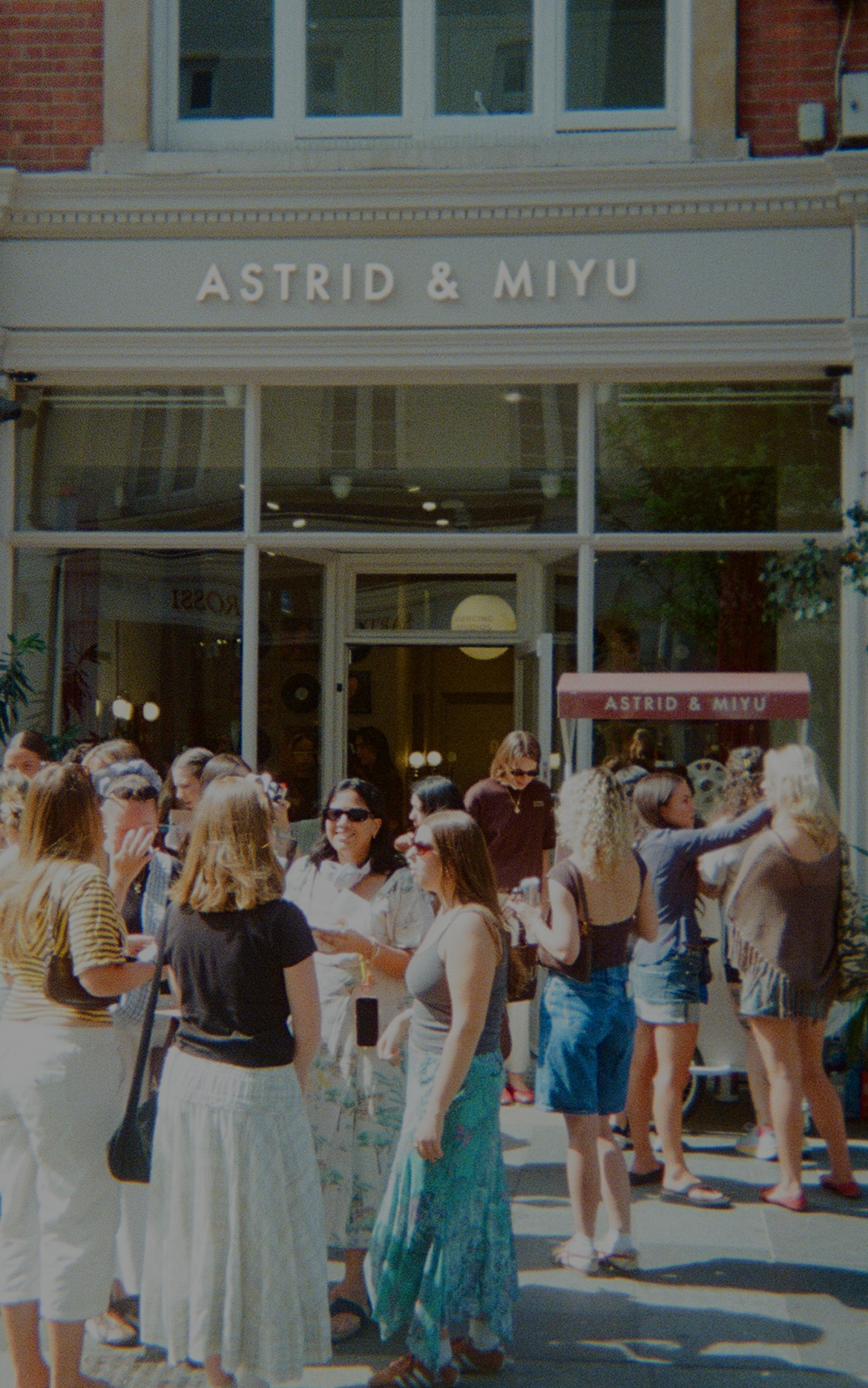 Hero_Mob_copy_in_the_middle-Astrid & Miyu