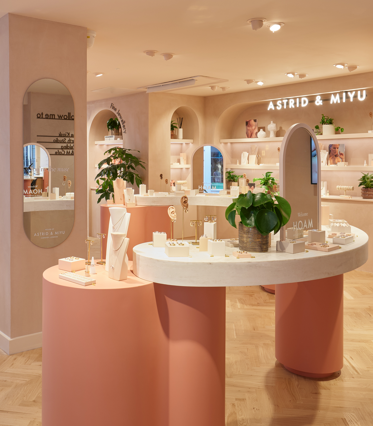 Store_Locator_Desktop_UK-Astrid & Miyu