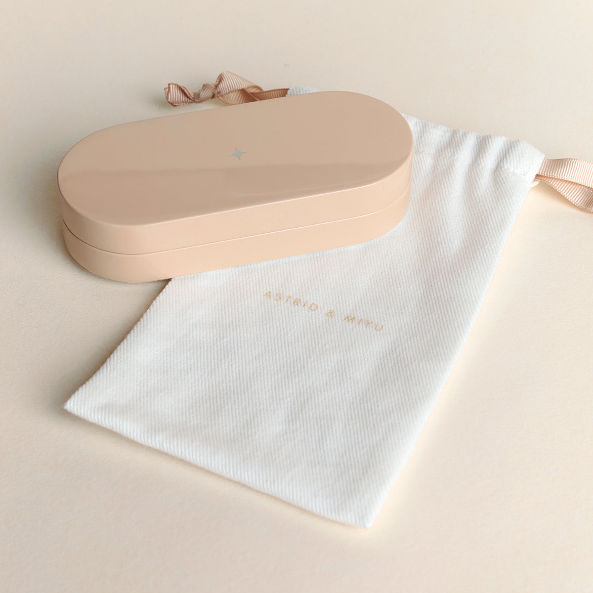 Lacquer Story Chain Box-Astrid & Miyu