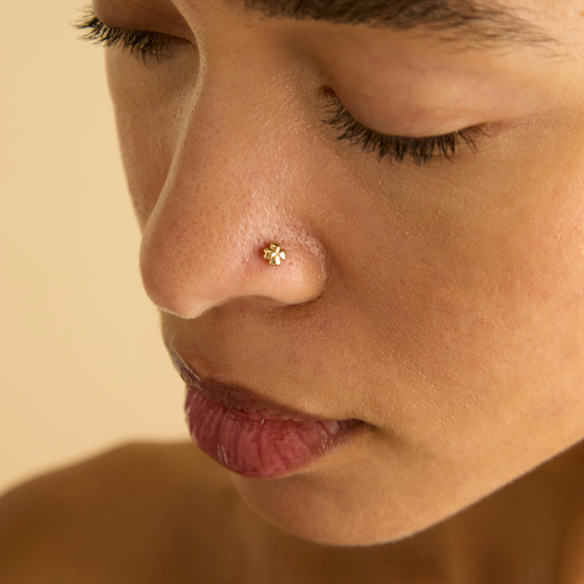 Flat Back Labret Studs - Clover Piercing Stud in Solid Gold - Piercing Stud - Astrid & Miyu