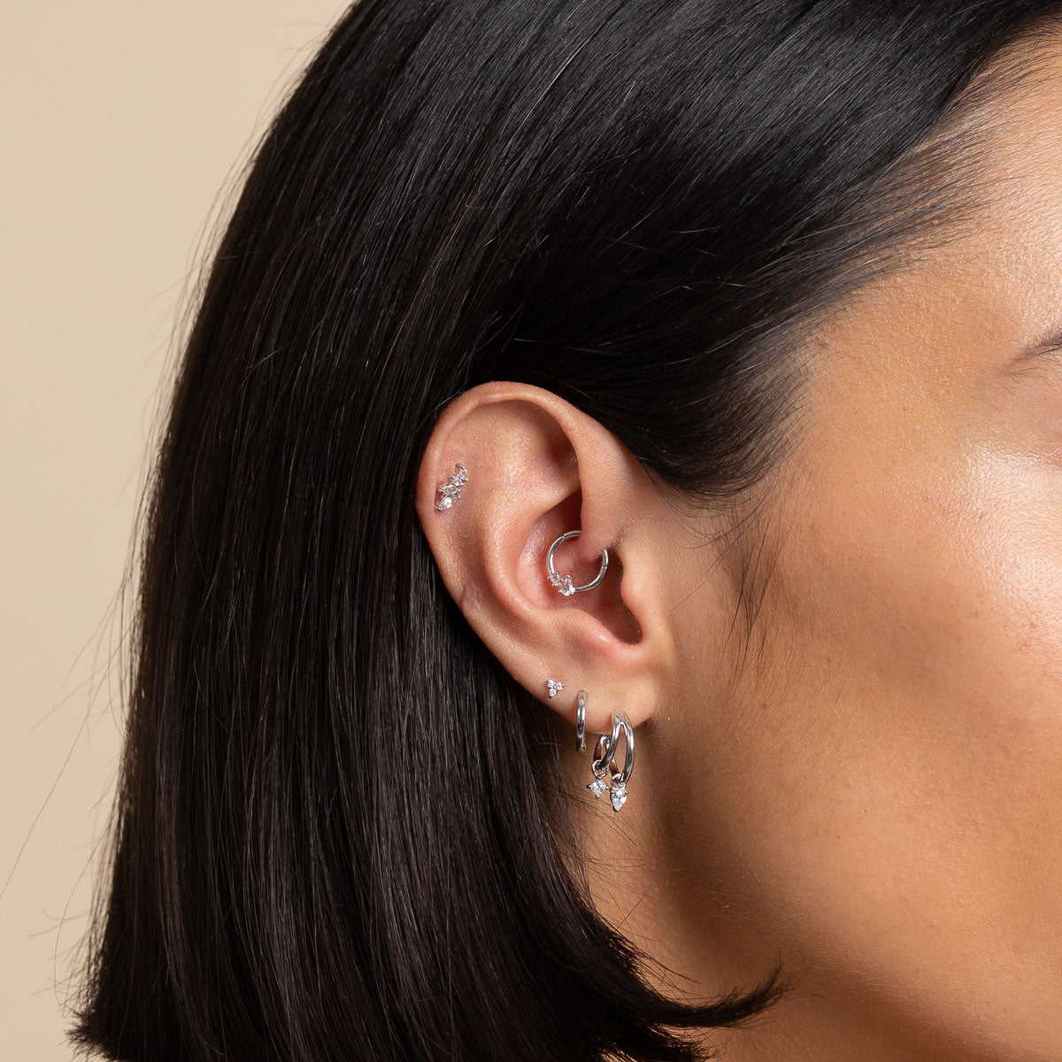 April White Topaz - Cluster Topaz Daith Hoop in Solid white Gold - Daith Piercing Hoop - Astrid & Miyu