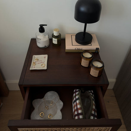 Olympia Pipelia: What's on your nightstand?-Astrid &amp; Miyu