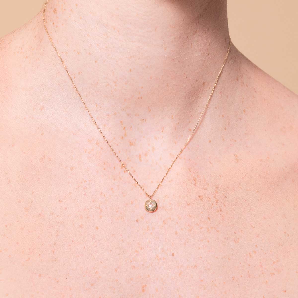 April White Topaz - April Topaz Birthstone Necklace in Solid Gold - Pendant Necklace - Astrid &amp; Miyu