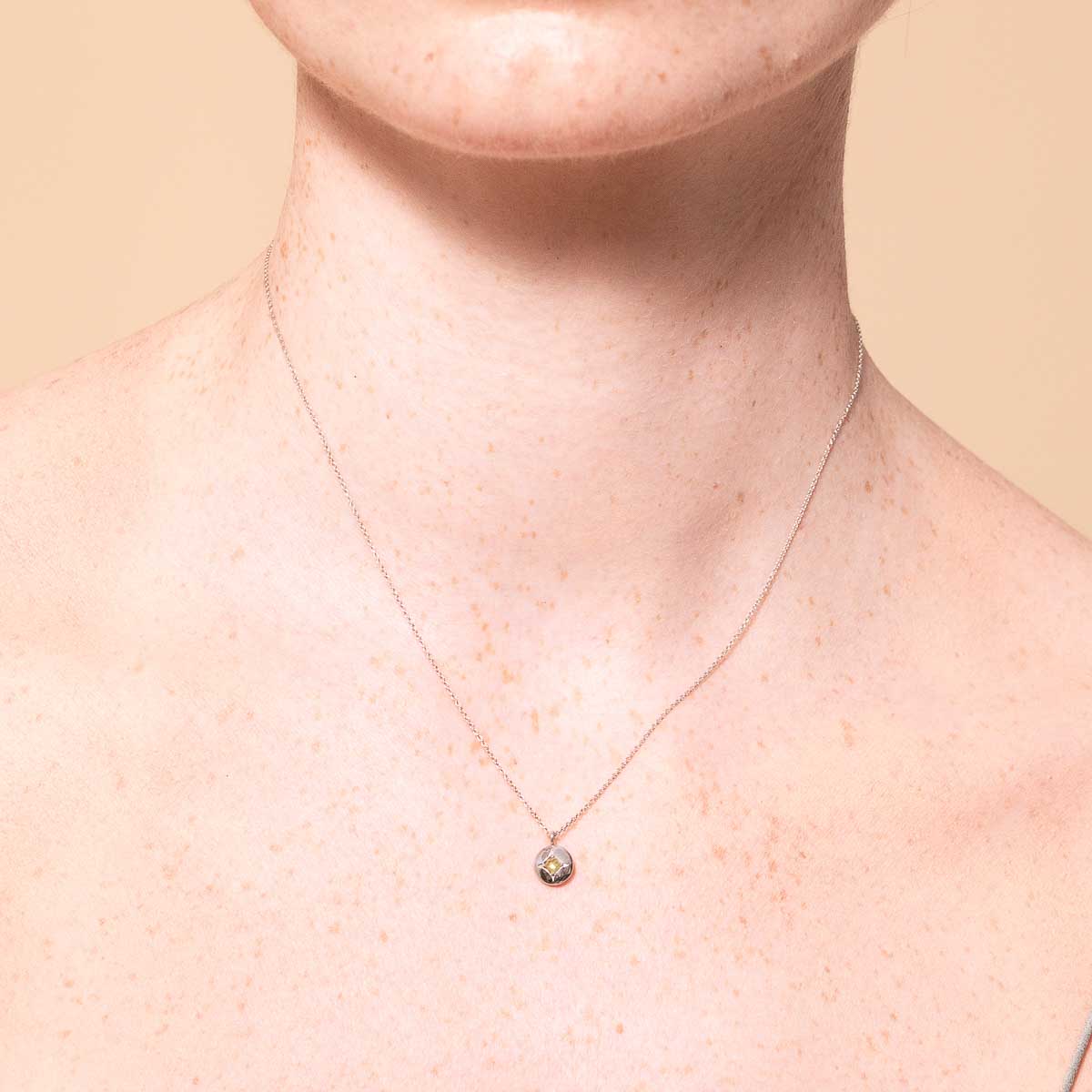 August Peridot - August Peridot Birthstone Necklace in Solid White Gold - Pendant Necklace - Astrid &amp; Miyu
