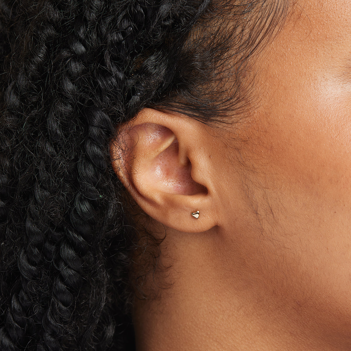 18k Gold Plated Jewellery - Heart Stud Earrings in Gold - Stud Earrings - Astrid &amp; Miyu