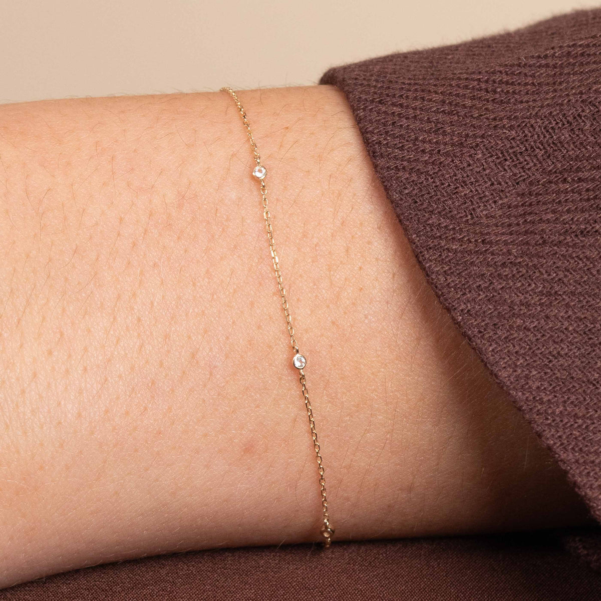 April White Topaz - Topaz Charm Bracelet in Solid Gold - Bracelet - Astrid &amp; Miyu