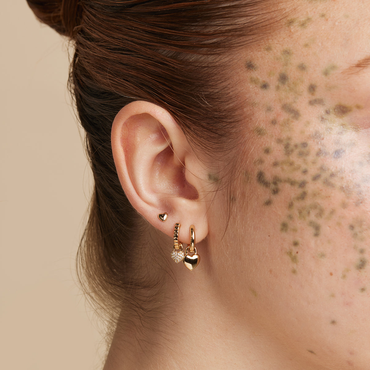 18k Gold Plated Jewellery - Heart Stud Earrings in Gold - Stud Earrings - Astrid &amp; Miyu