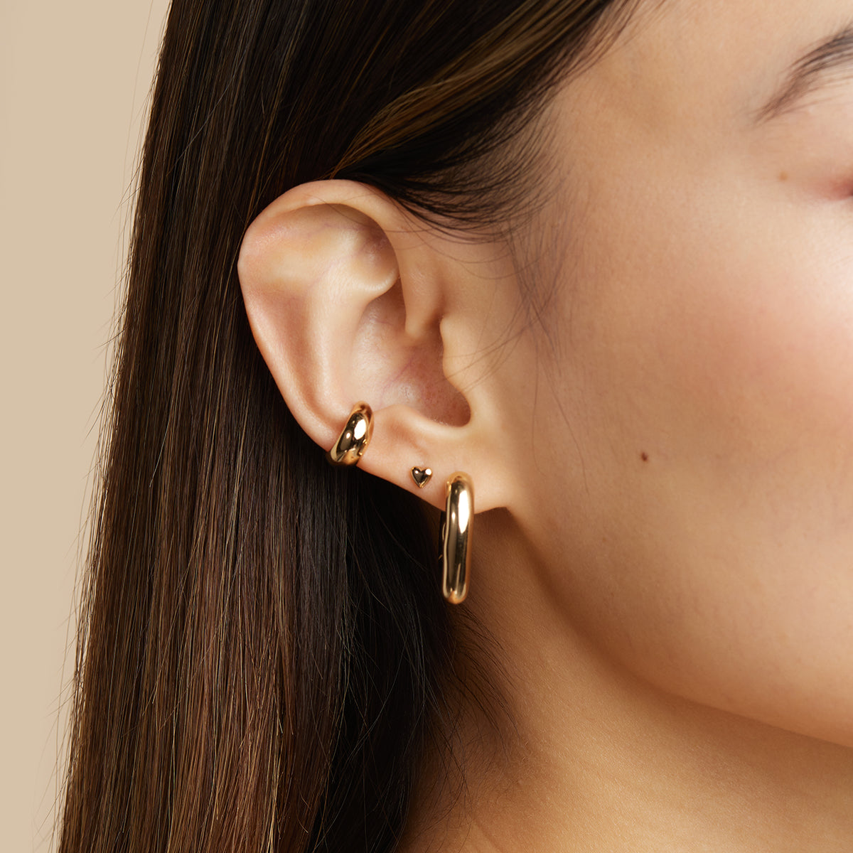 18k Gold Plated Jewellery - Heart Stud Earrings in Gold - Stud Earrings - Astrid &amp; Miyu