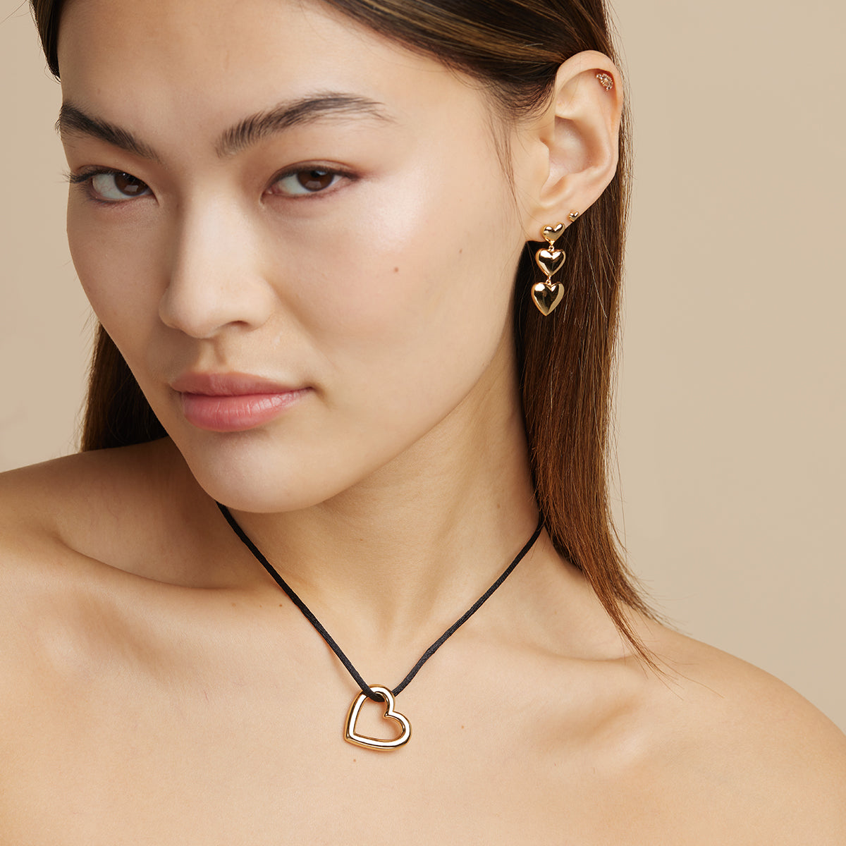 18k Gold Plated Jewellery - Heart Stud Earrings in Gold - Stud Earrings - Astrid &amp; Miyu