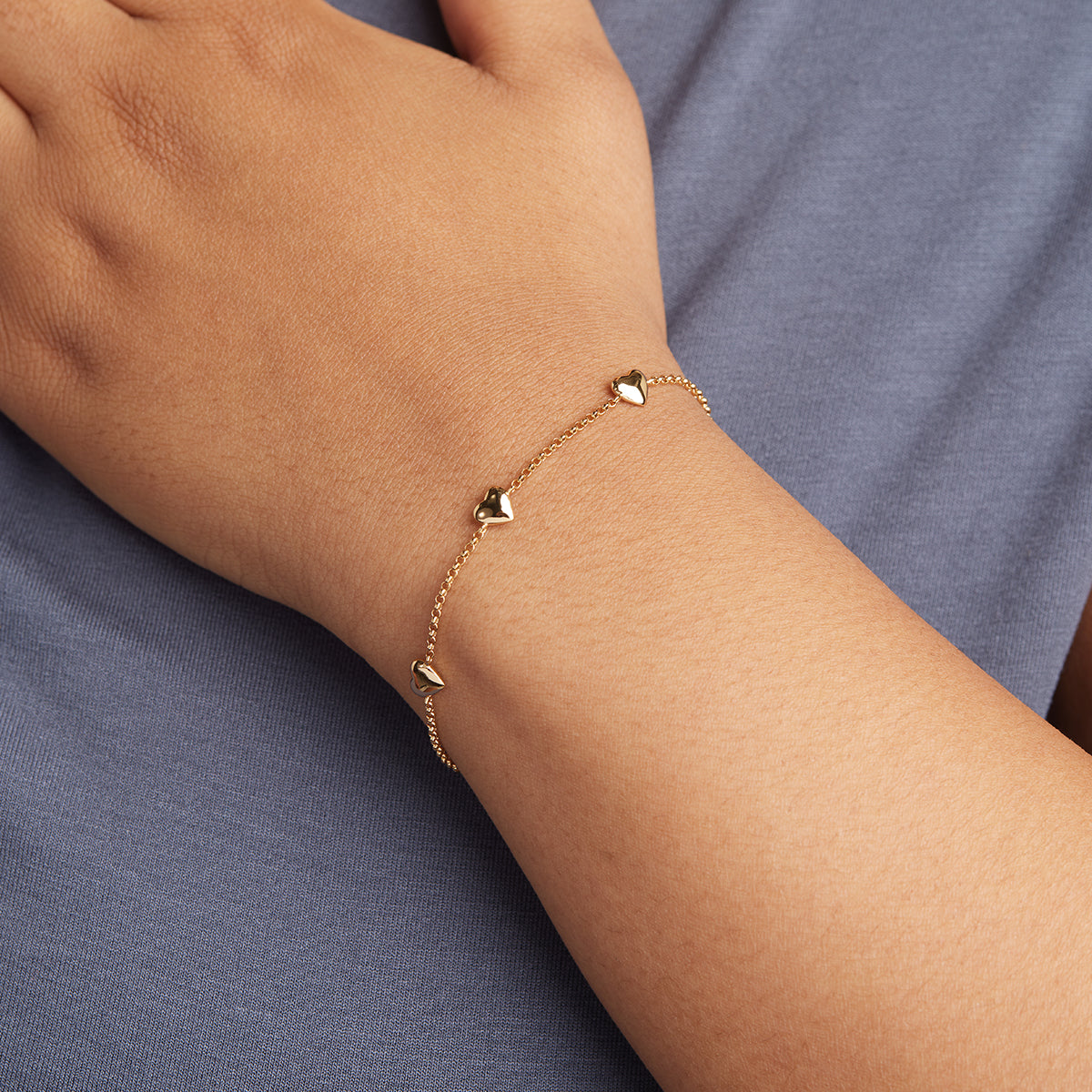 18k Gold Plated Jewellery - Heart Charm Bracelet in Gold - Charm Bracelets - Astrid &amp; Miyu