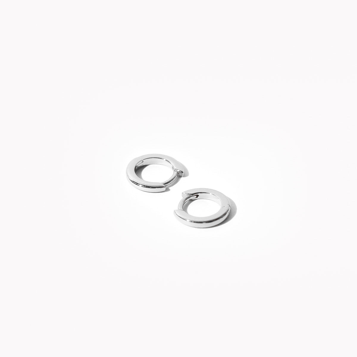 Core Collection SS23 - Essential Huggies in Silver - Huggies - Astrid &amp; Miyu