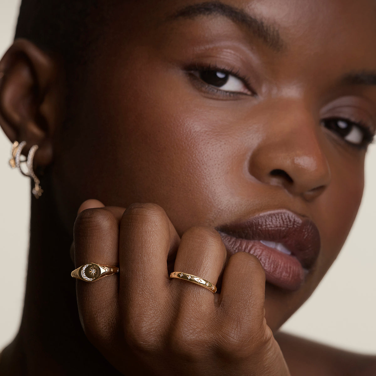 Cosmic Star Band Ring in Gold-Astrid &amp; Miyu