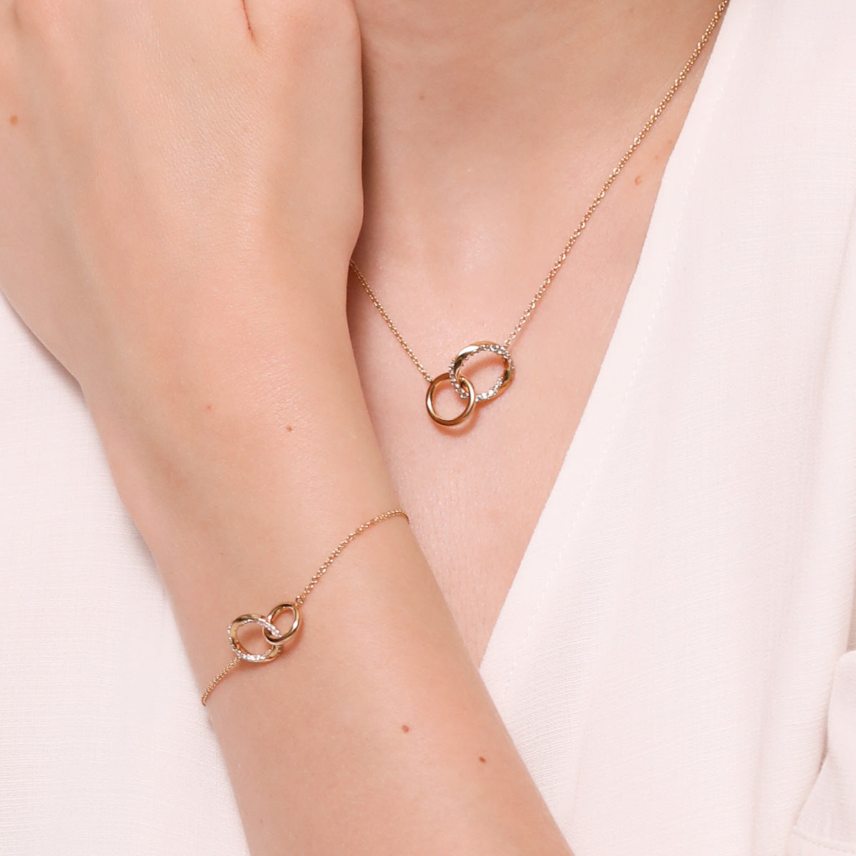 18k Gold Plated Jewellery - Orbit Crystal Bracelet in Gold - Chain Bracelet - Astrid &amp; Miyu