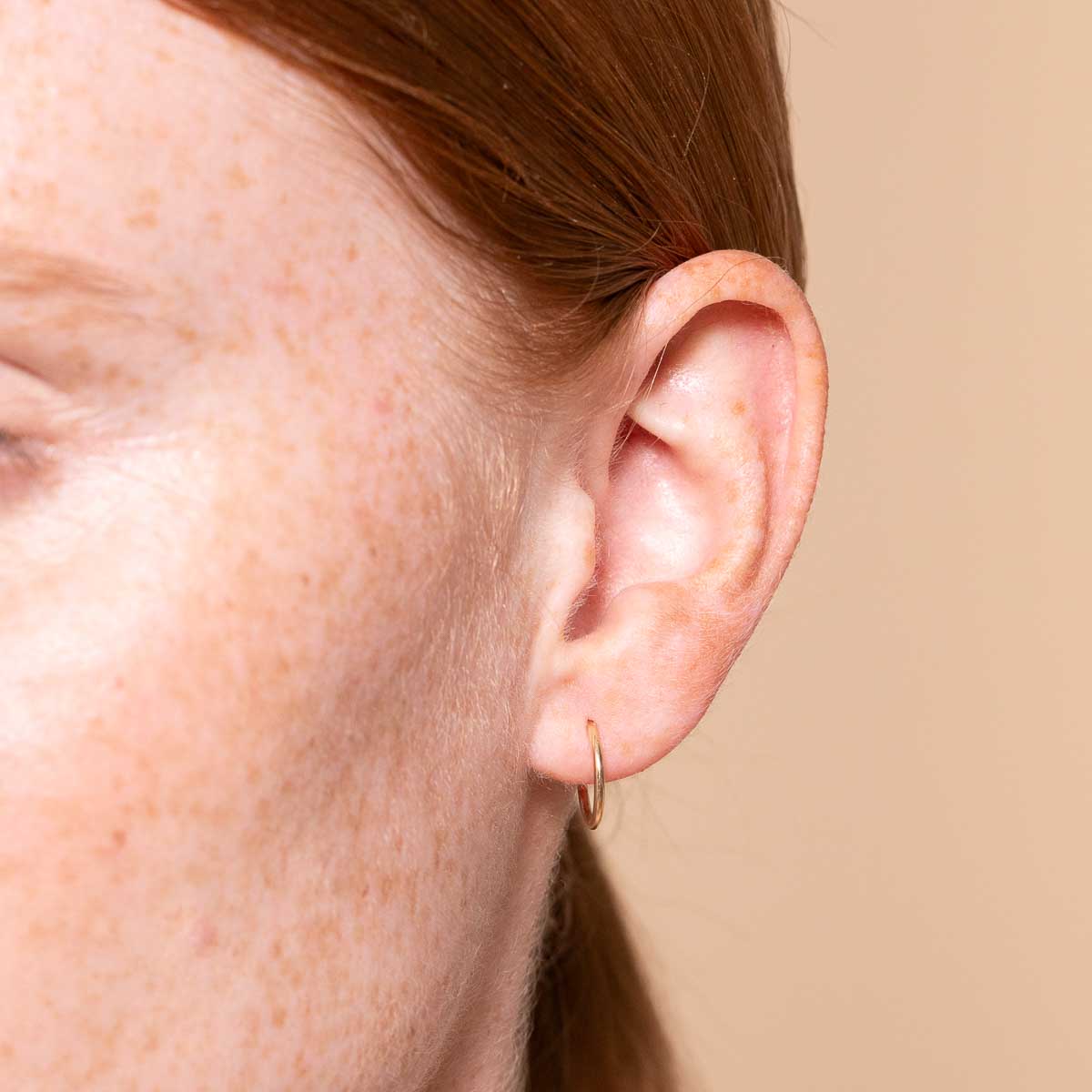 Earrings - Seamless Hoop 1mm in Solid Gold - Piercing Hoop - Astrid &amp; Miyu