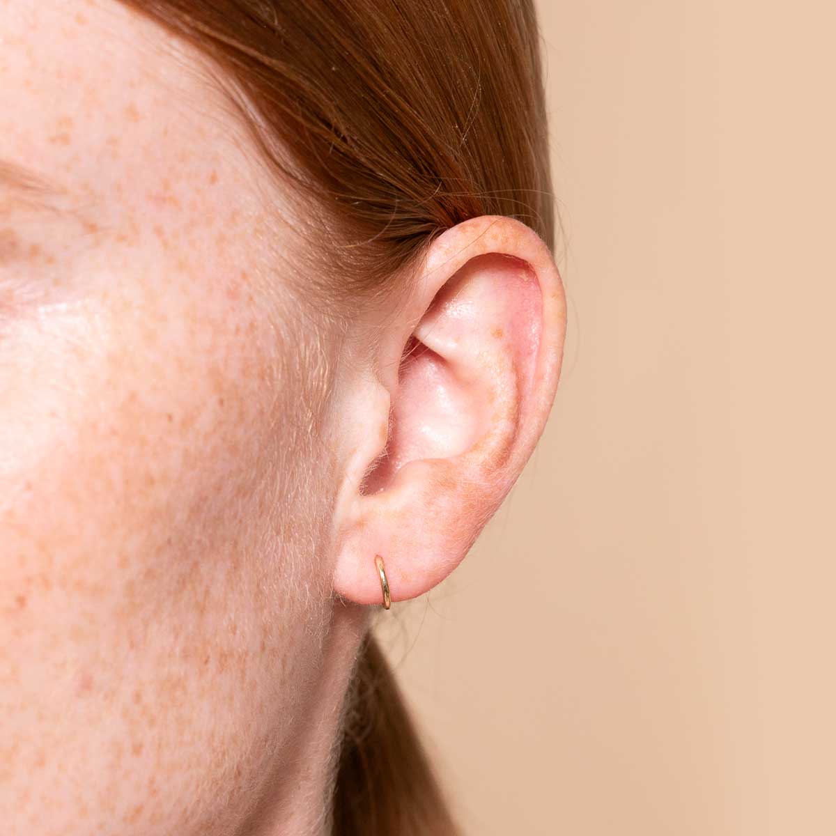 Earrings - Seamless Hoop 1mm in Solid Gold - Piercing Hoop - Astrid &amp; Miyu