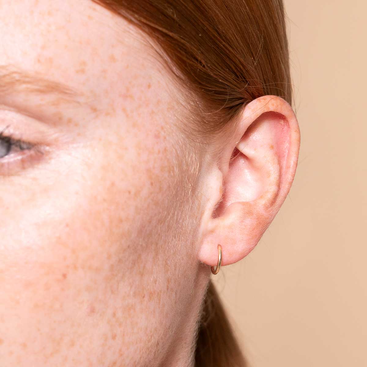 Earrings - Seamless Hoop 1mm in Solid Gold - Piercing Hoop - Astrid &amp; Miyu