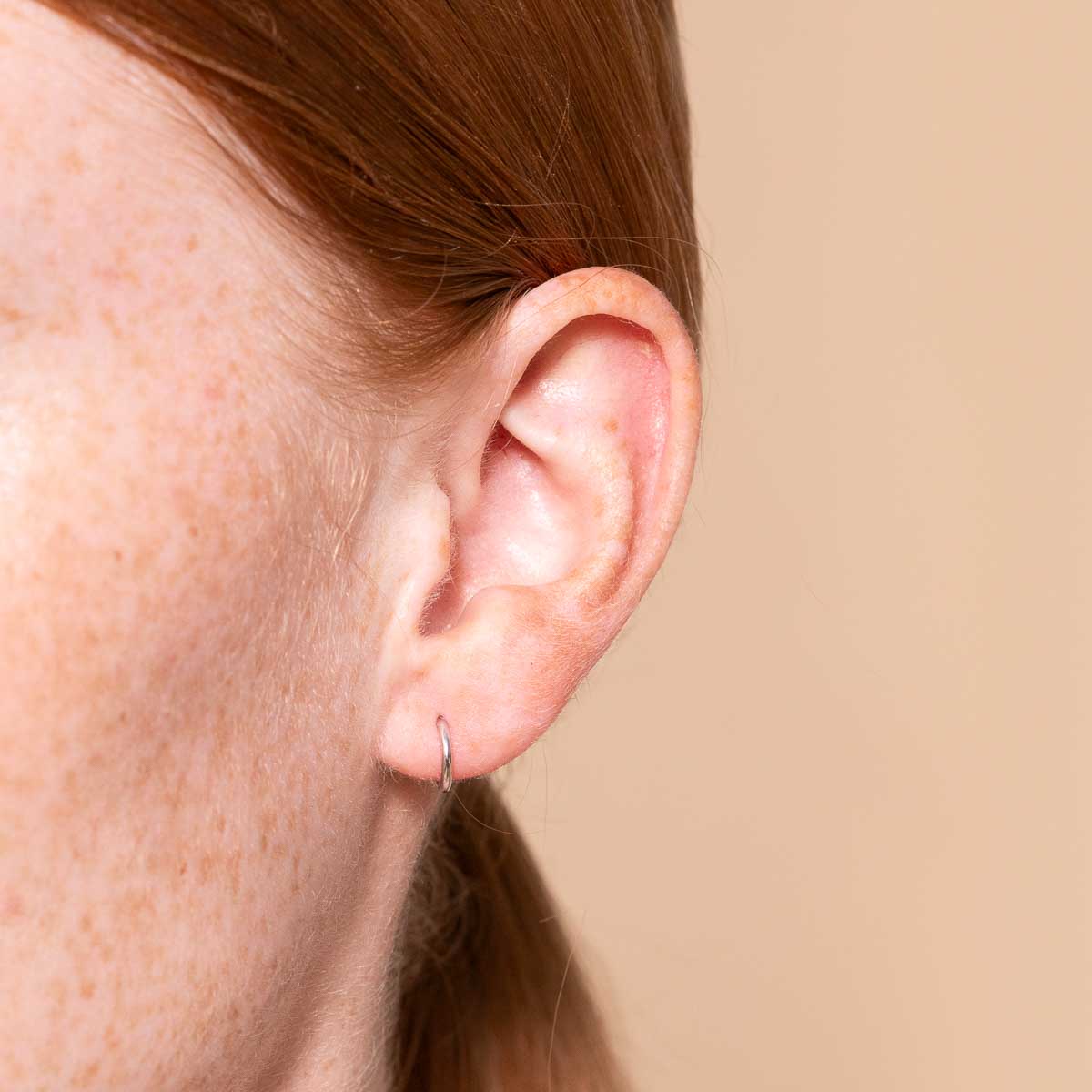 Earrings - Seamless Hoop 1mm in Solid White Gold - - Astrid &amp; Miyu