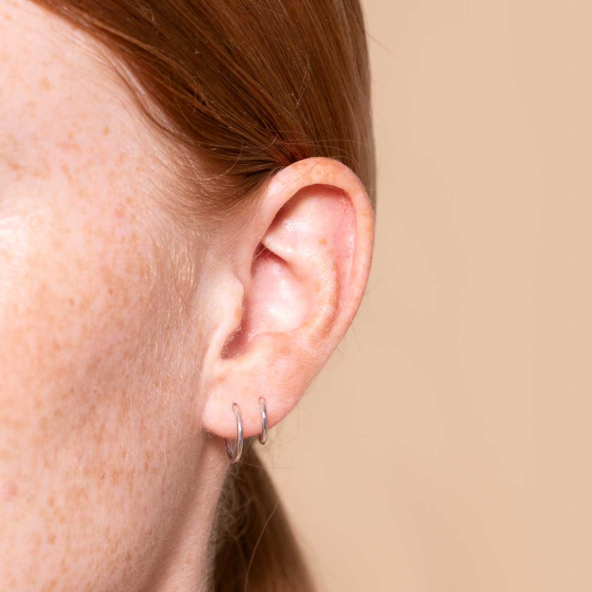 Earrings - Seamless Hoop 1mm in Solid White Gold - - Astrid &amp; Miyu